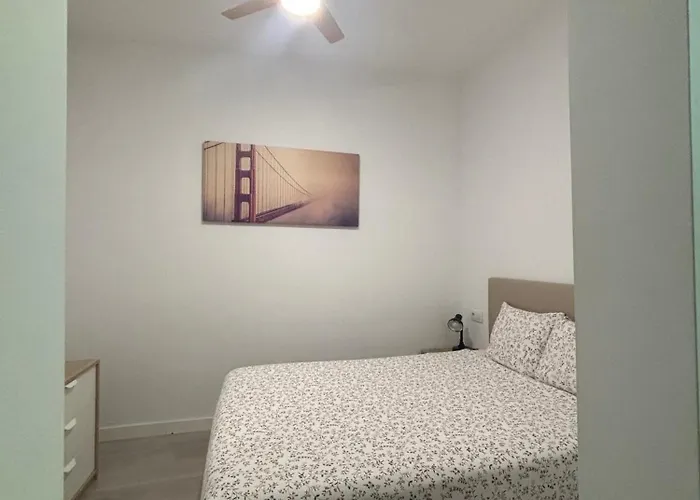 Coqueto En El Centro De كاديز